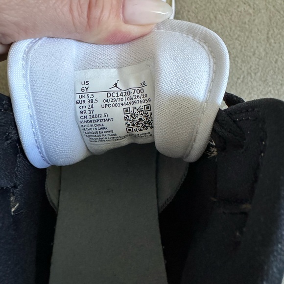 Nike Air Jordan 1 Mid Special Edition in “Metallic Gold”. - Picture 3 of 8